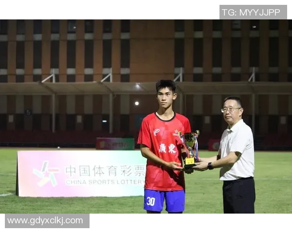 广州足球队的拼搏之路与邀请赛的荣耀时刻回顾 广州足球队的拼搏之路与邀请赛的荣耀时刻回顾